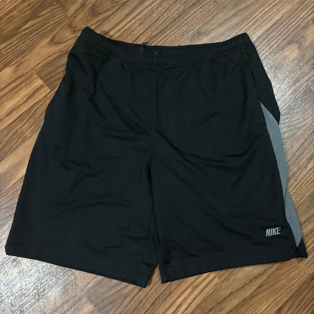 Nike * Men’s Basketball Shorts * Size Large